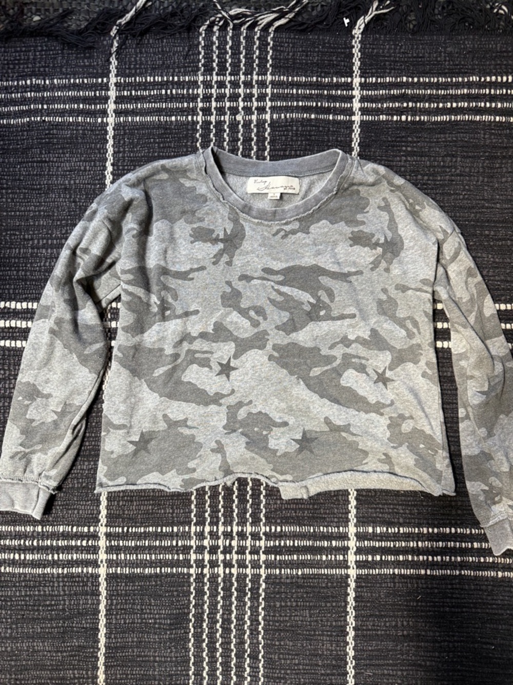 Vintage Havana Gray Camo Star Cropped Sweatshirt